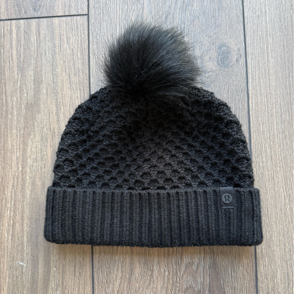 Lululemon Black Knit Pom Beanie with Faux Fur Pom